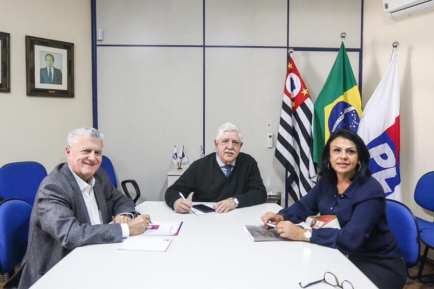 Fernando Longo e Julia Benício