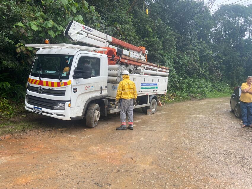 equipe da Enel em Ribeirão Pires