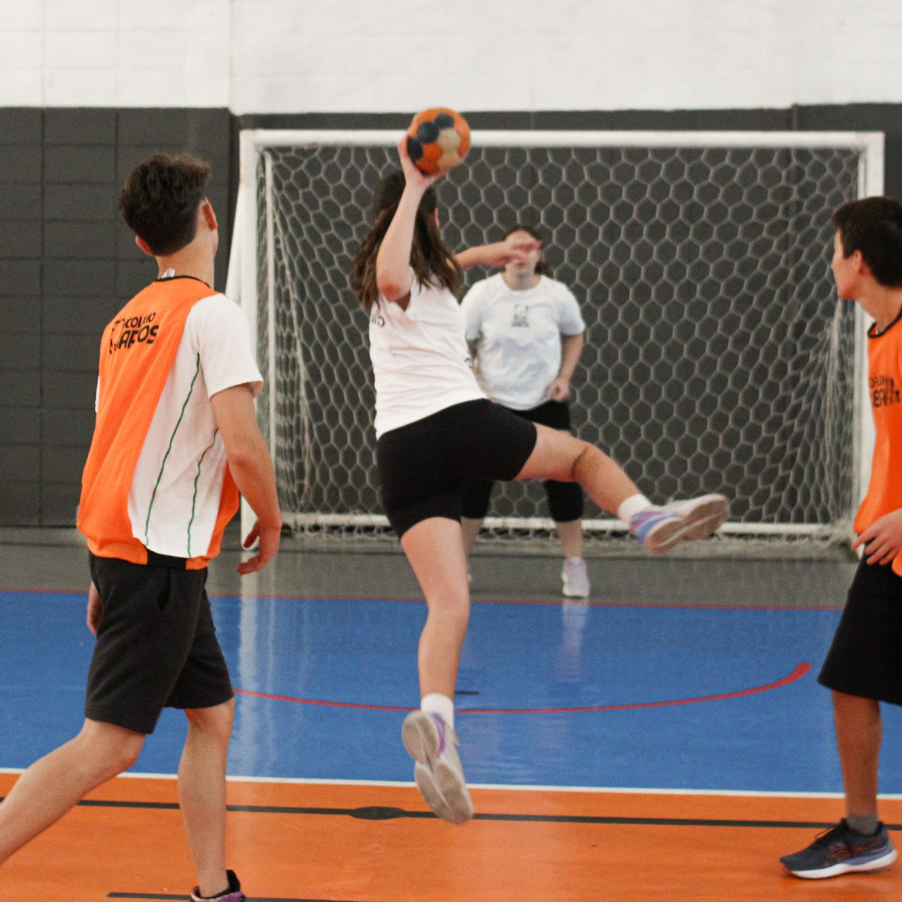 Estudantes do ARBOS embarcam sábado para torneios de handebol na Europa