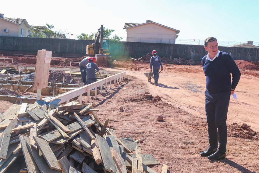 Orlando Morando vistoria obras da Praça da Cidadania de São Bernardo