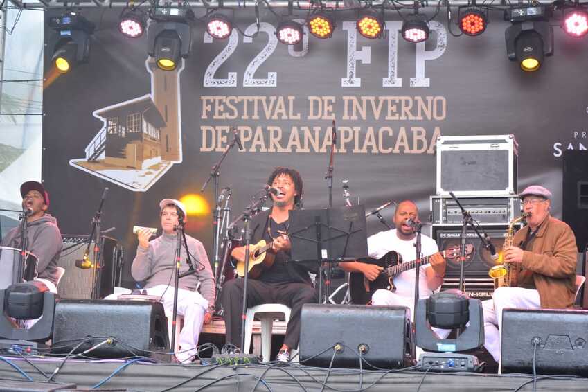 apresentação musical no festival de inverno