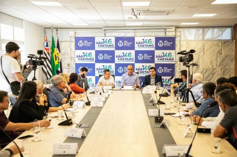 auricchio durante coletiva à imprensa