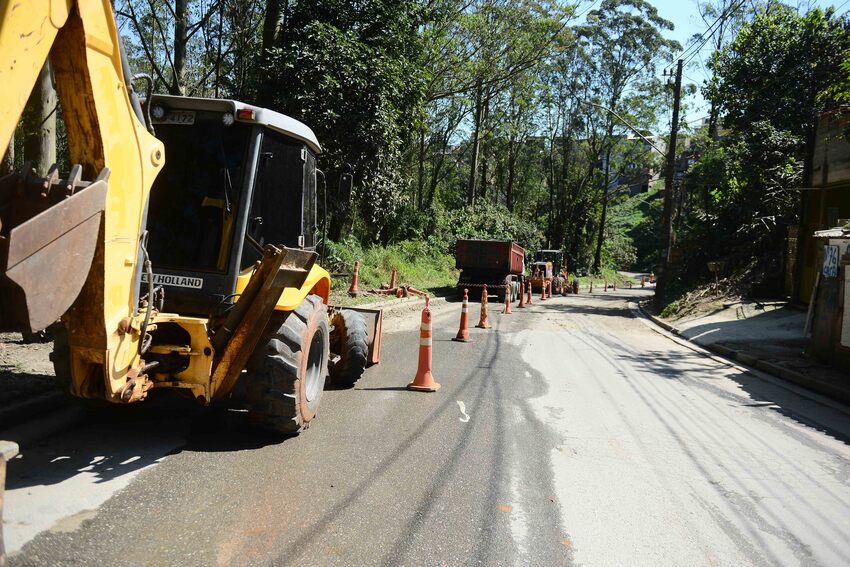 Obras na Estrada dos Alvarengas