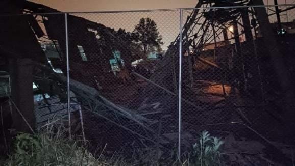 Ventos derrubam telhado de quadra de escola em Santo André