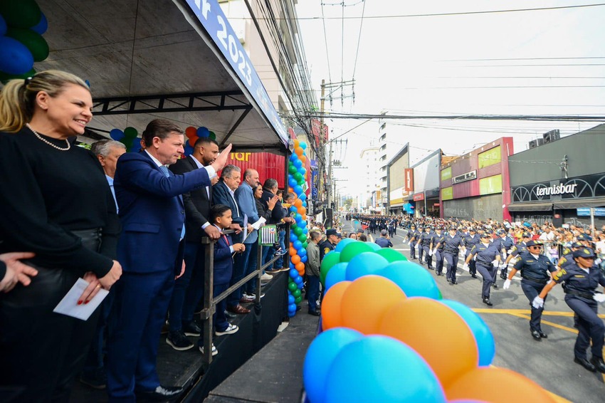 prefeito Orlando Morando no desfile de aniversário de SBC