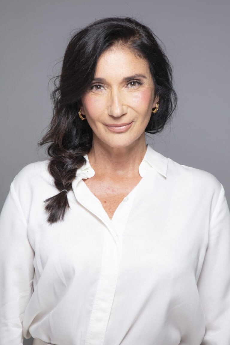 cantora Zizi Possi