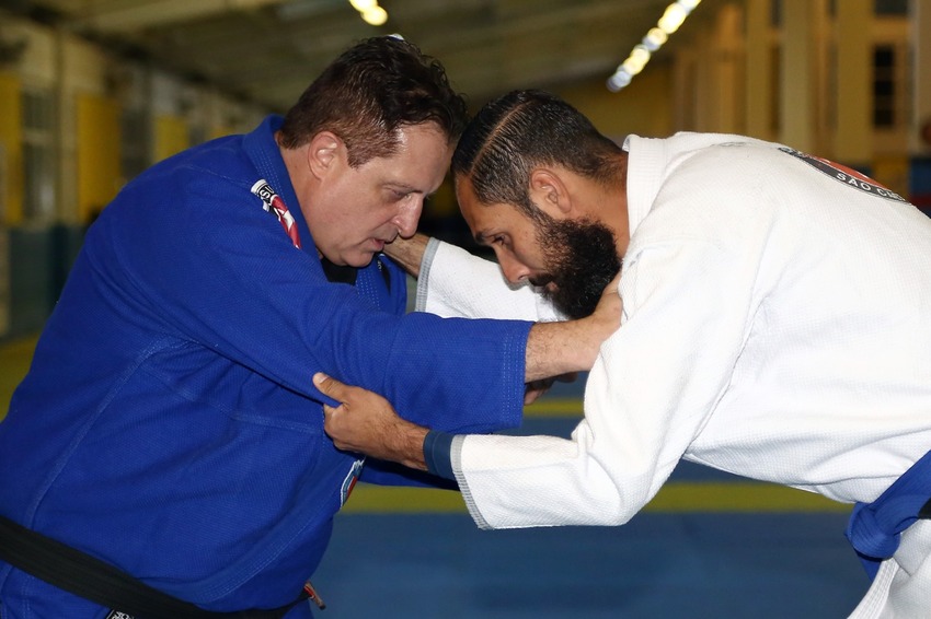 Ex-usuário de droga lutando jiu-jitsu