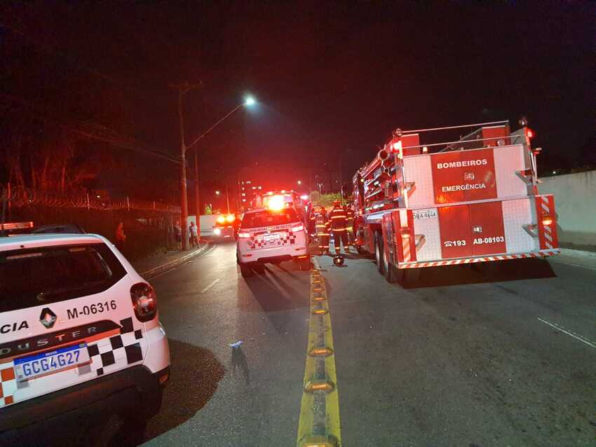 viaturas da Polícia e Bombeiros