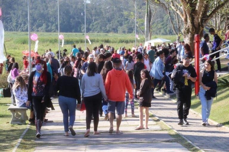 Pessoas andando