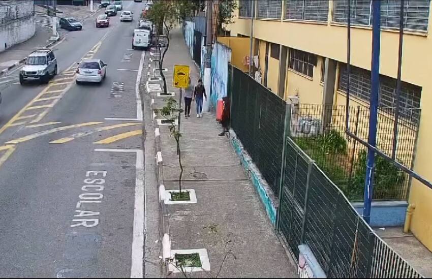 Vídeo: Ladrão rouba escola de Diadema e troca de roupa antes de deixar local