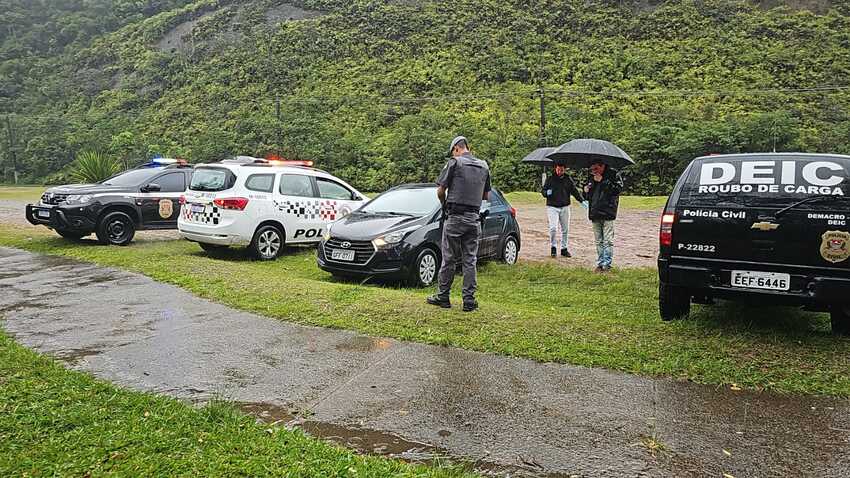 foto da viatura da DEIC no Parque do Pedroso