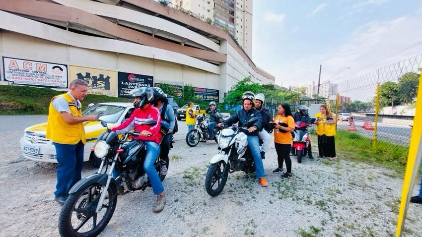 Motociclistas participam de blitz educativa em Santo André no Dia Nacional do Trânsito