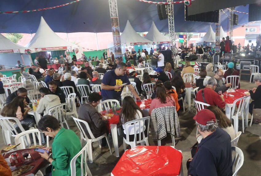 público na festa italiana