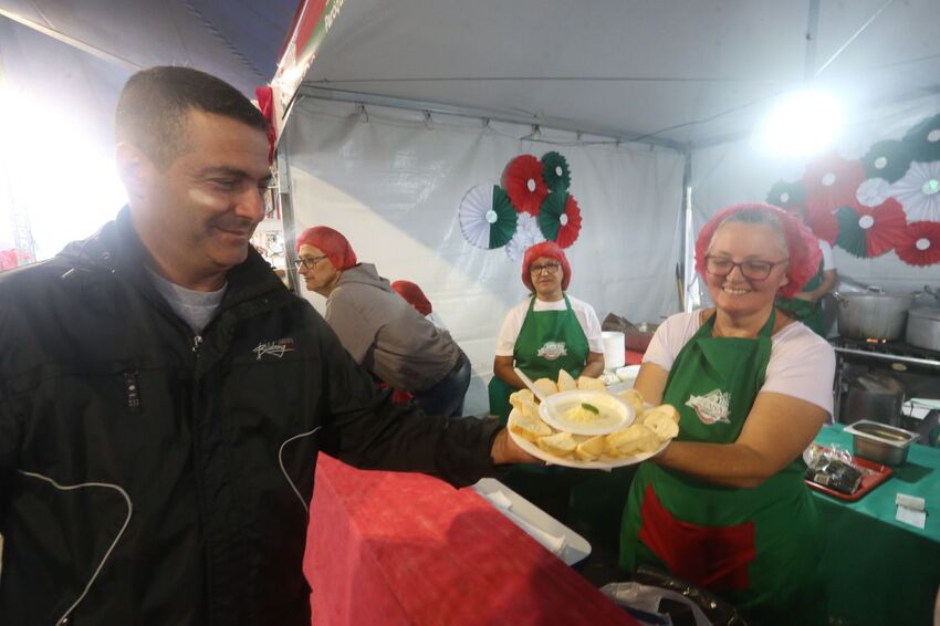 comida italiana em barraca típica