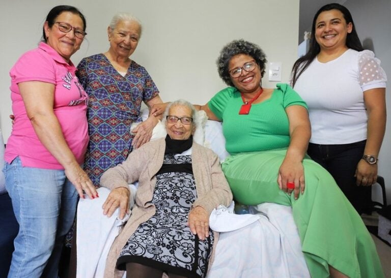 Vice-prefeita e diademense de 102 anos