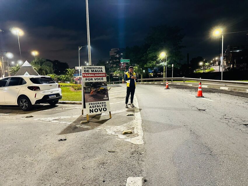 carro oficial da prefeitura de Mauá sem identificação