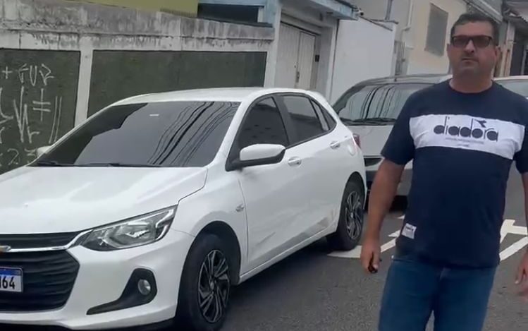 Vereador flagra secretário de Mauá usando carro oficial sem identificação