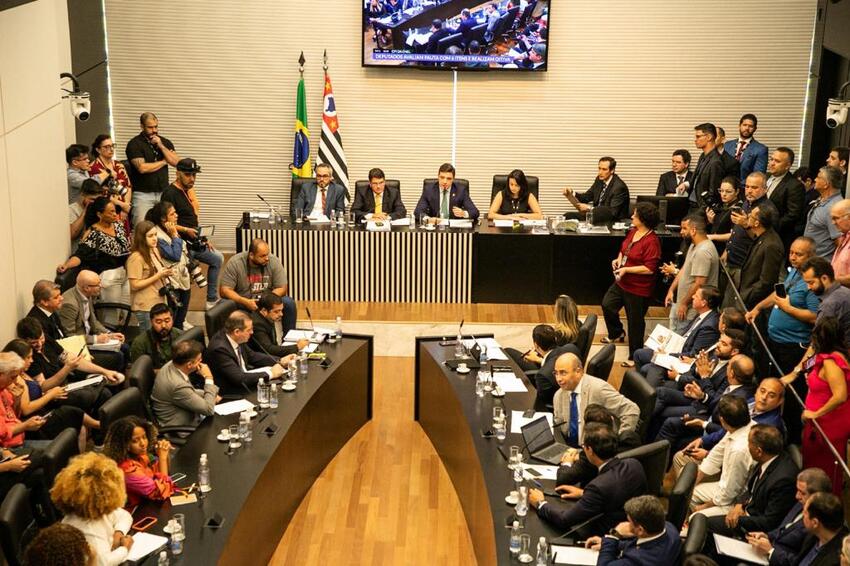 Prefeitos do ABCD roubam a cena em reunião da CPI da Enel que durou 8h