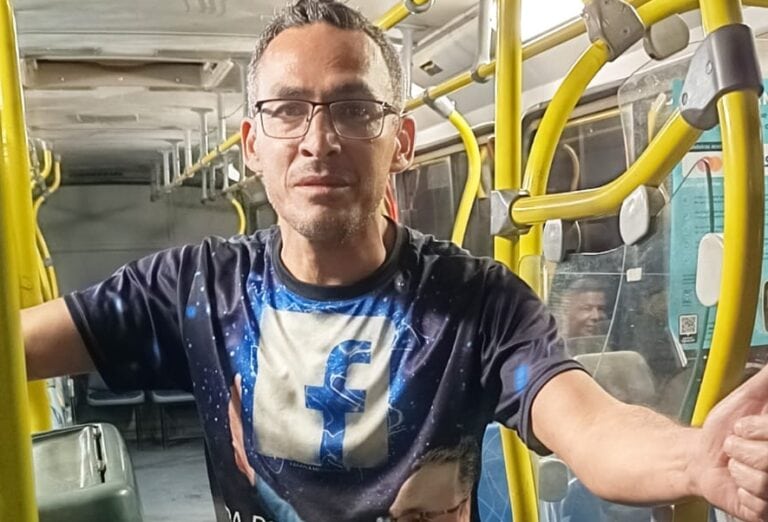 Akira do Povo no ônibus