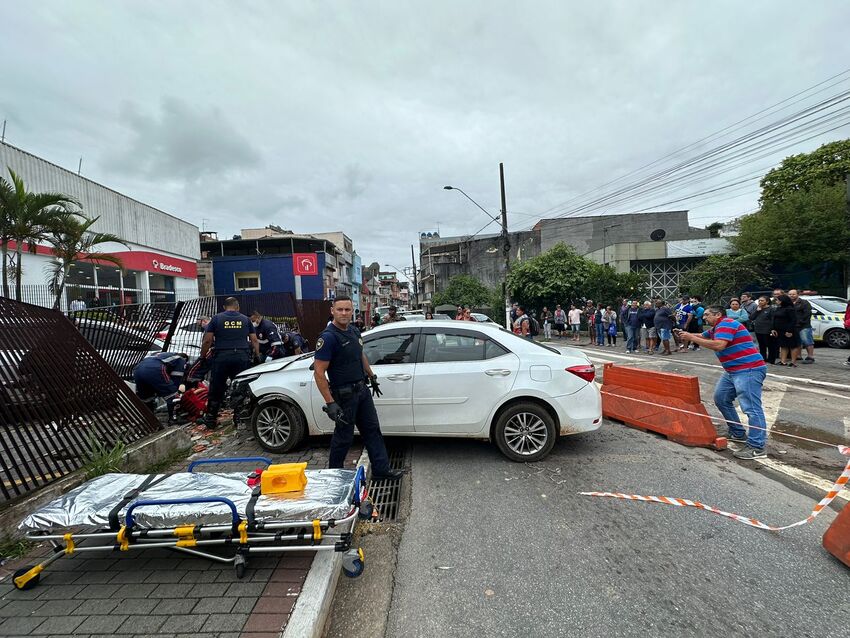 Motorista embriagado sobe na caçada e atropela 3 em Diadema