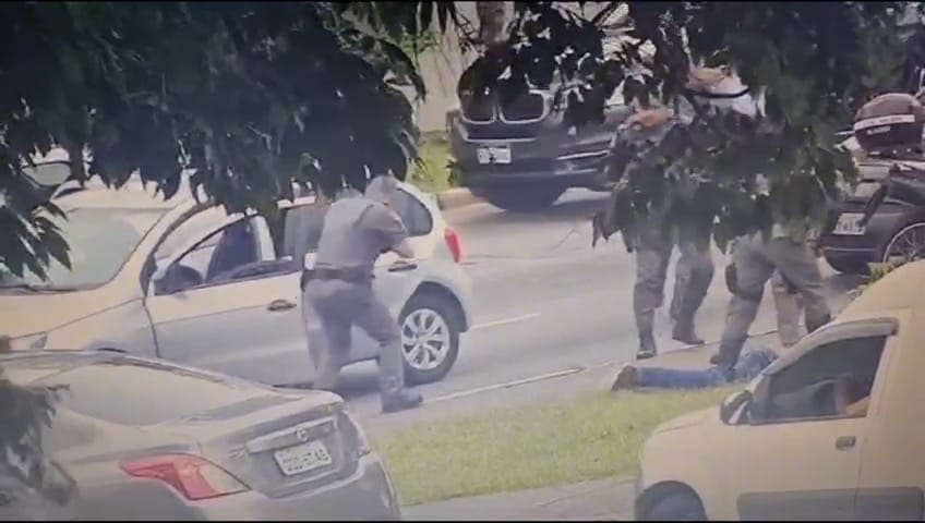 policiais militares em ocorrência