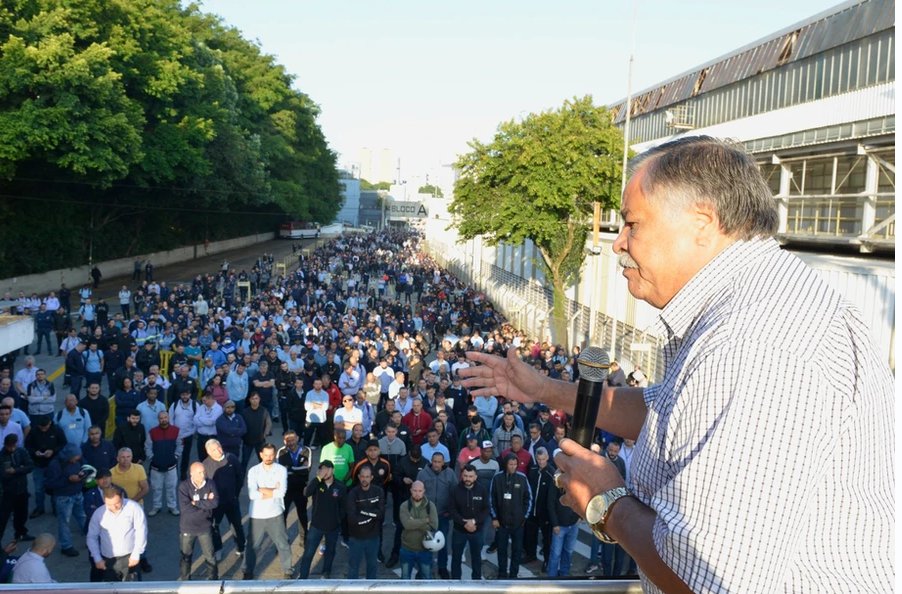 Com empregos e dias parados garantidos, metalúrgicos da GM suspendem greve