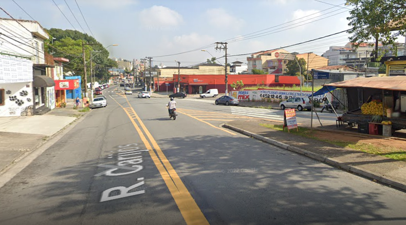 Caminhonete colide com moto e dois ficam feridos em Santo André