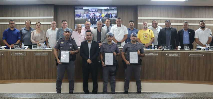 PMs são homenageados em Diadema por prisão de ladrão que roubava comerciantes