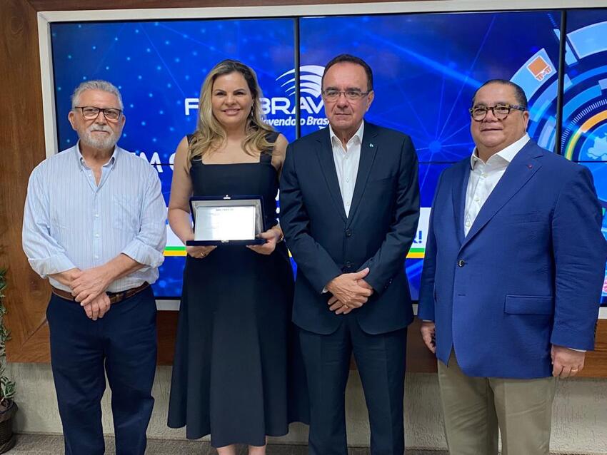 Fenabrave e Sincodiv-SP prestam homenagem à deputada Carla Morando