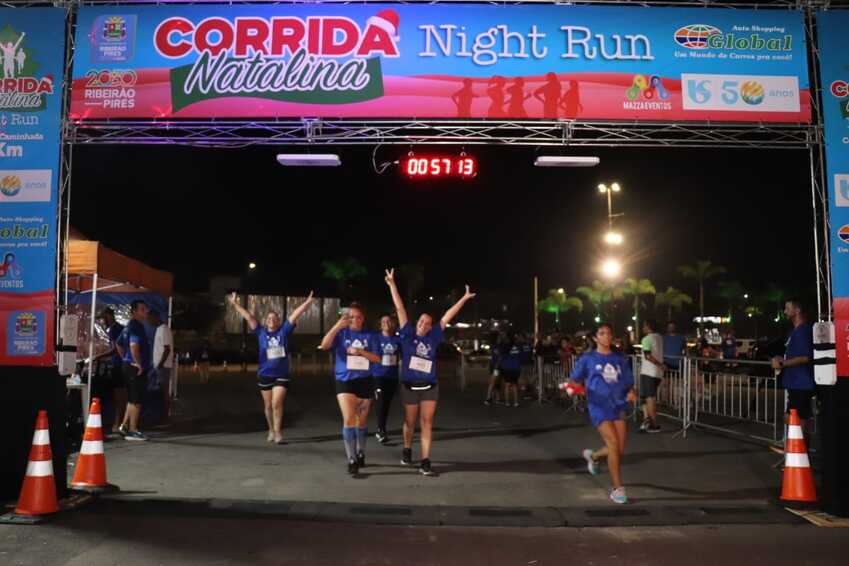 Corrida Natalina atrai 700 esportistas em Ribeirão Pires