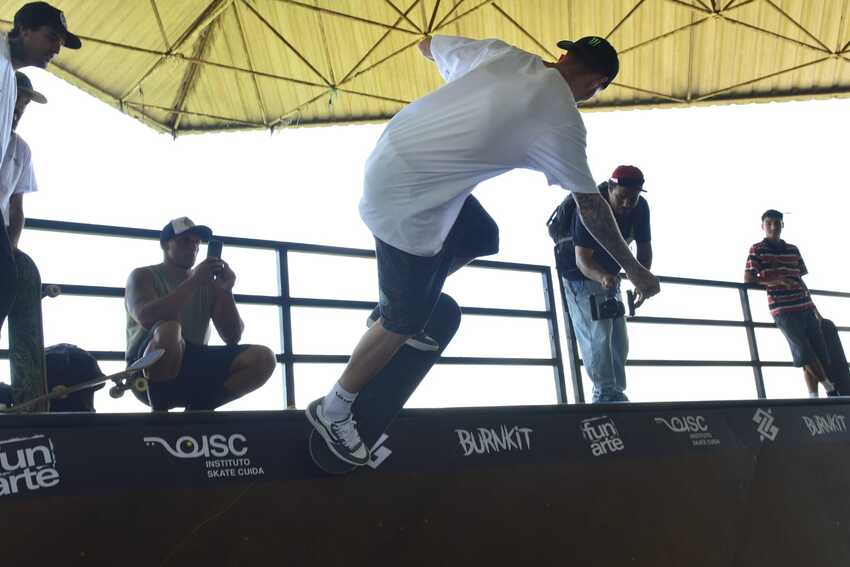 Com presença de Bob Burnquist, pista de skate em Sto.André ganha equipamentos