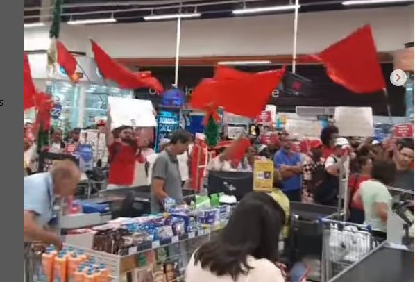 Vídeo: MLB protesta no Carrefour de Sto.André e exige cestas básicas