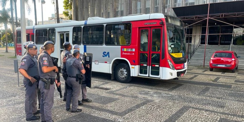 Problema pessoal e aumento na tarifa motivam sequestro de ônibus em Sto.André