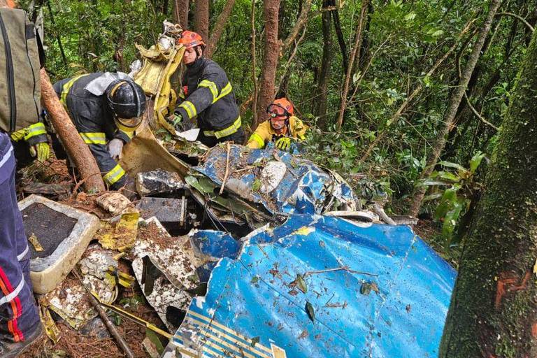 Avião de pequeno porte cai na divisa de Ribeirão Pires e Rio Grande da Serra