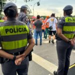 policiais militares durante o carnaval