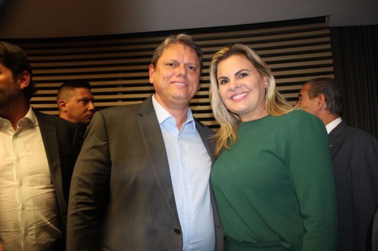 Tarcísio de Freitas e Carla Morando