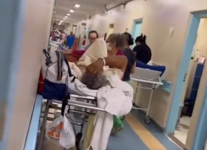 Em Diadema, hospital está com elevador quebrado e pacientes em corredor