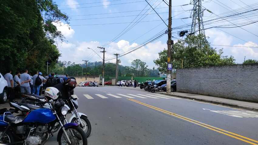 Criminosos mascarados roubam 4 veículos e 270 pneus de locadora de S.Bernardo