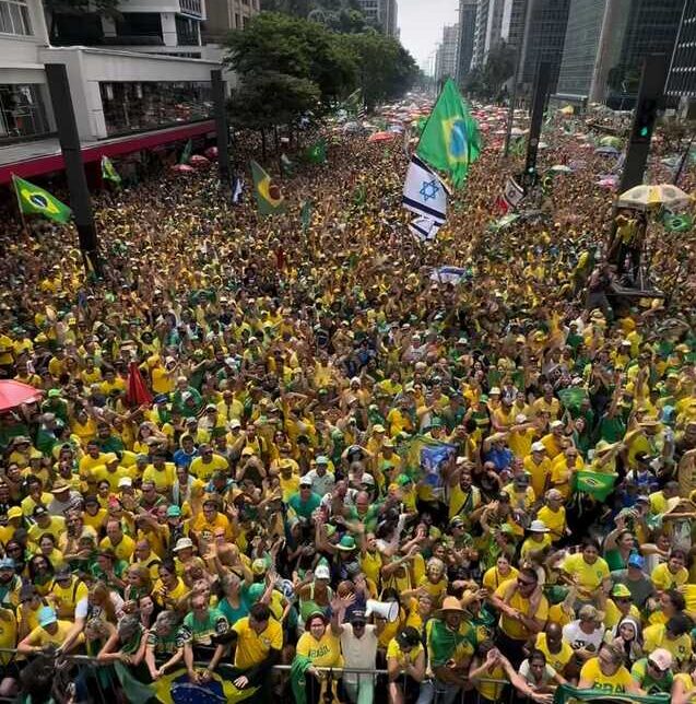 Em SP, ato Pró-Bolsonaro reúne milhares de pessoas na avenida Paulista