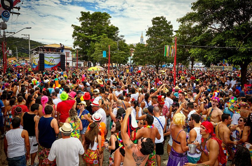 Carnaval dos municípios de SP tem marchinhas históricas e bloco de pets