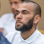 Daniel Alves é condenado a 4 anos e 6 meses de prisão por abuso