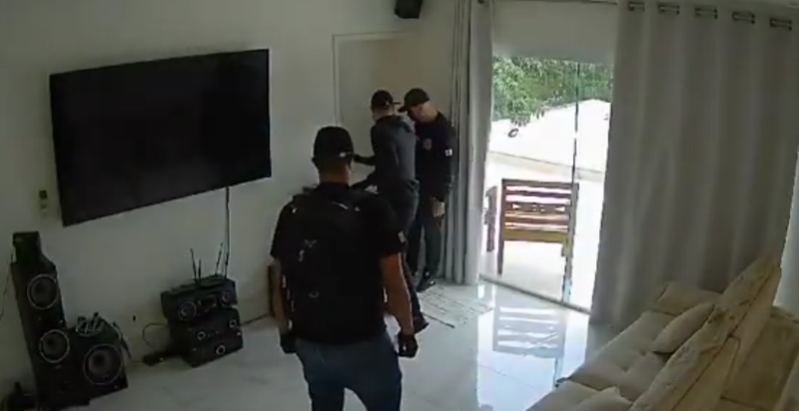 Homem lidera quadrilha com falsos policiais para roubar casa de padrasto em S.Bernardo