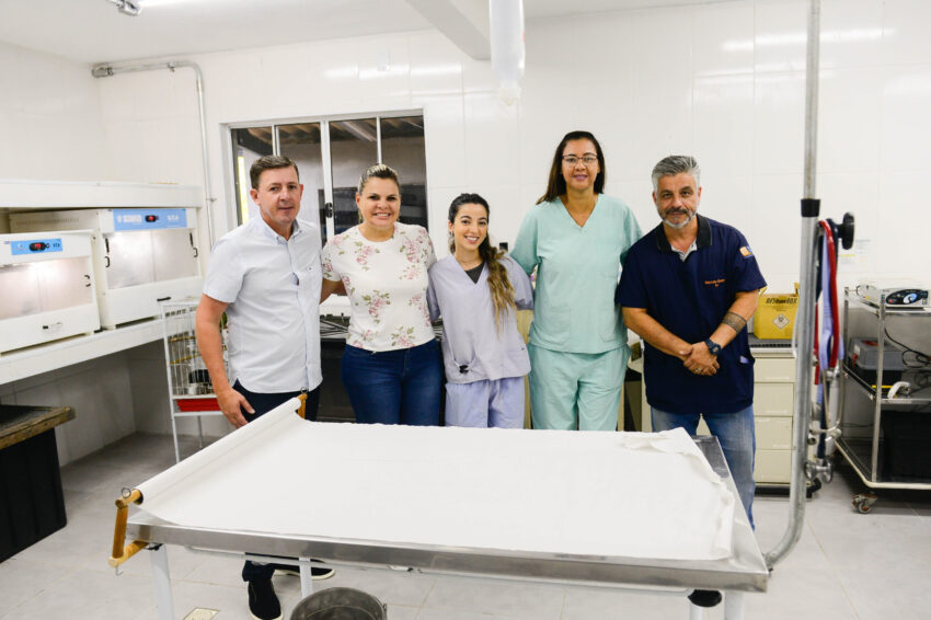 Orlando e Carla Morando em novo ambulatório do zoológico municipal