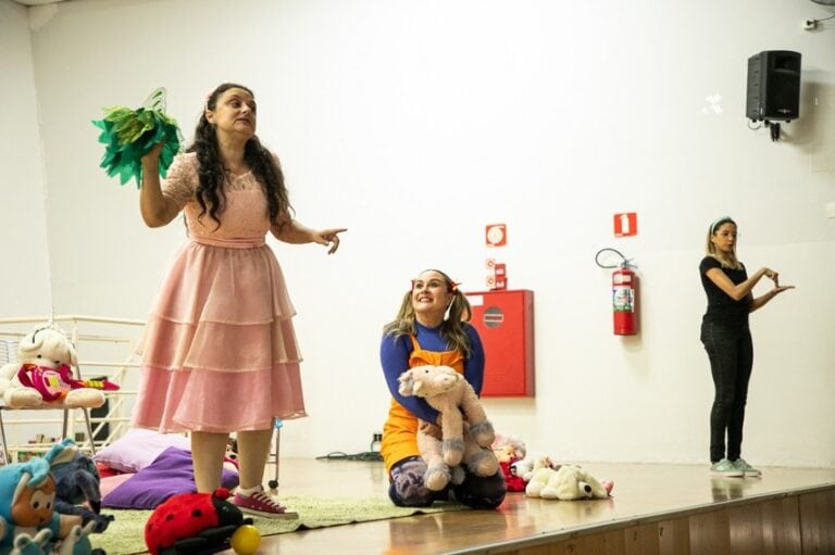 O Teatro Vai à Escola