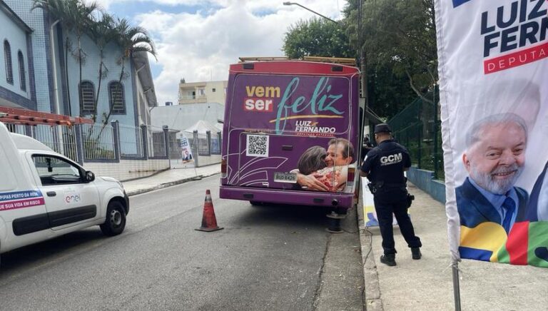 ônibus do deputado Luiz Fernando