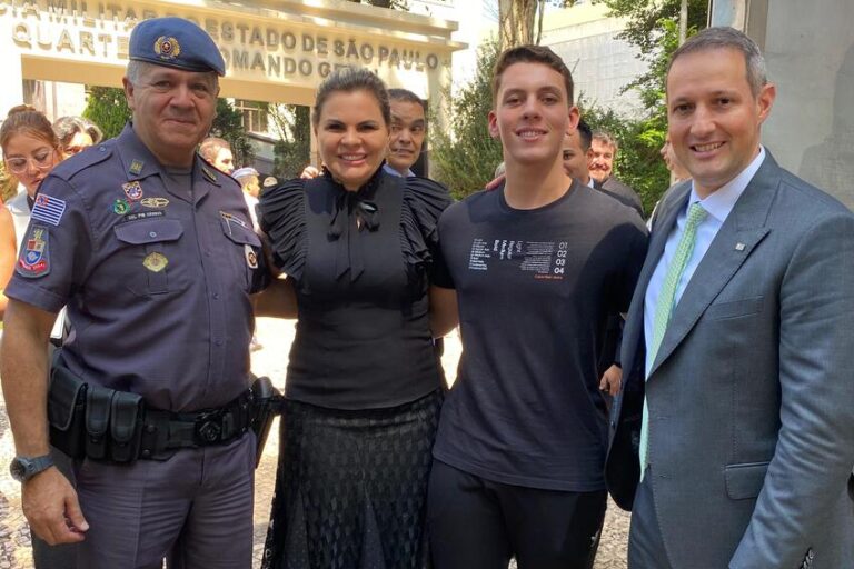 Coronel Cássio, deputada Carla Morando e seu filho Orlandinho, e secretário Derrite.