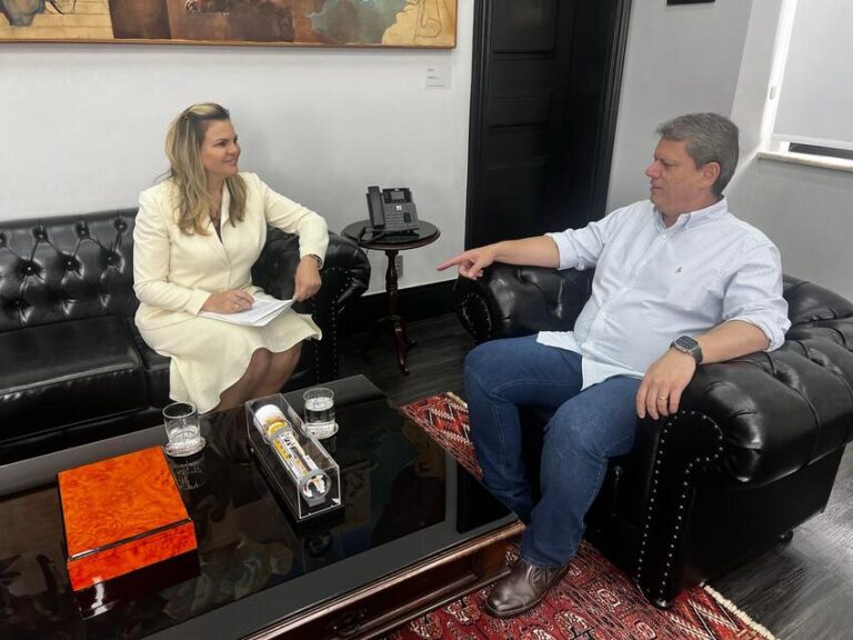 Carla Morando e Tarcísio de Freitas