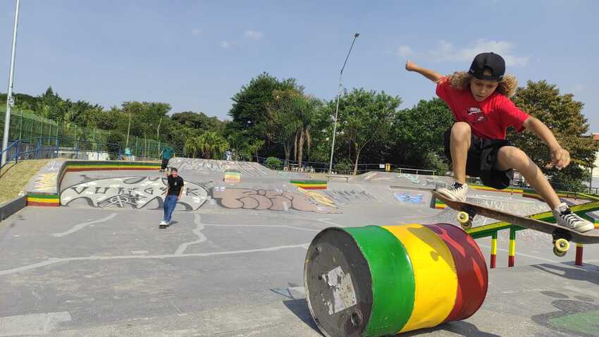 Pista de skate do Parque Ana Brandão recebe novos obstáculos