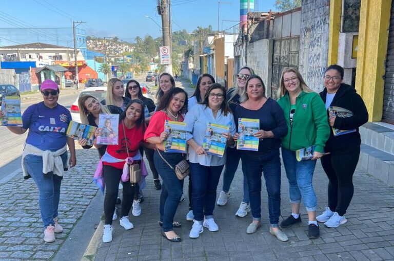 Em Rio Grande da Serra, Penha Fumagalli vai à feira livre e faz caminhada em comércio da Santa Tereza