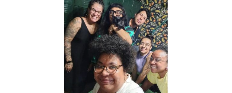 Influenciadora e funcionários